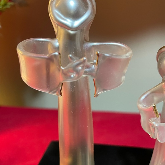 Livingquarters 3 Piece Nativity Set in Black Velvet Box - Picture 4 of 8